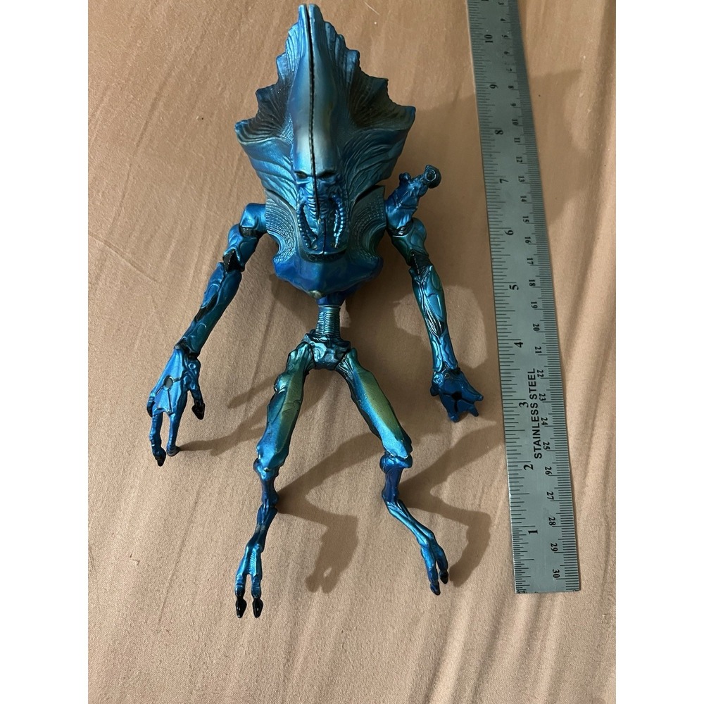 ID4 Independence Day Alien Science Officer Loose Action Figure Trendmasters 1996